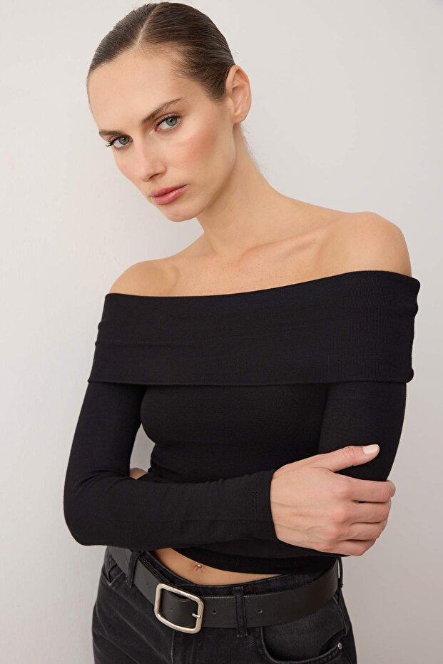 Siyah Carmen Yaka Fitted/Vücuda Oturan Crop Esnek Örme Bluz TWOAW25BZ00008 - 2