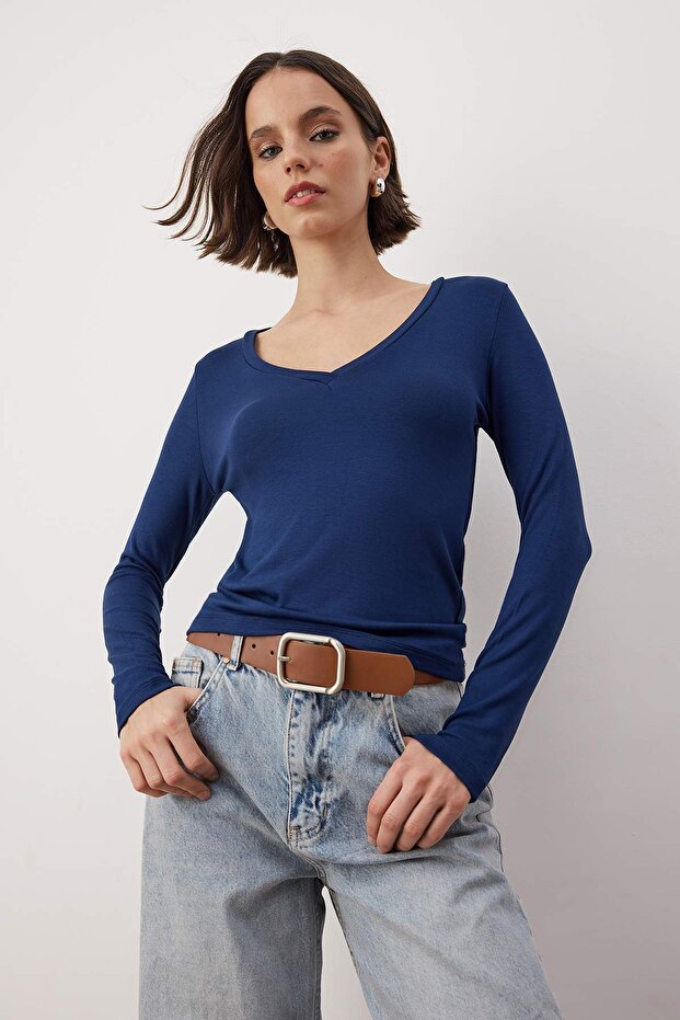 Lacivert Yumuşak Kumaşlı V Yaka Fitted/Vücuda Oturan Esnek Örme Bluz TWOAW24BZ00050 - 2