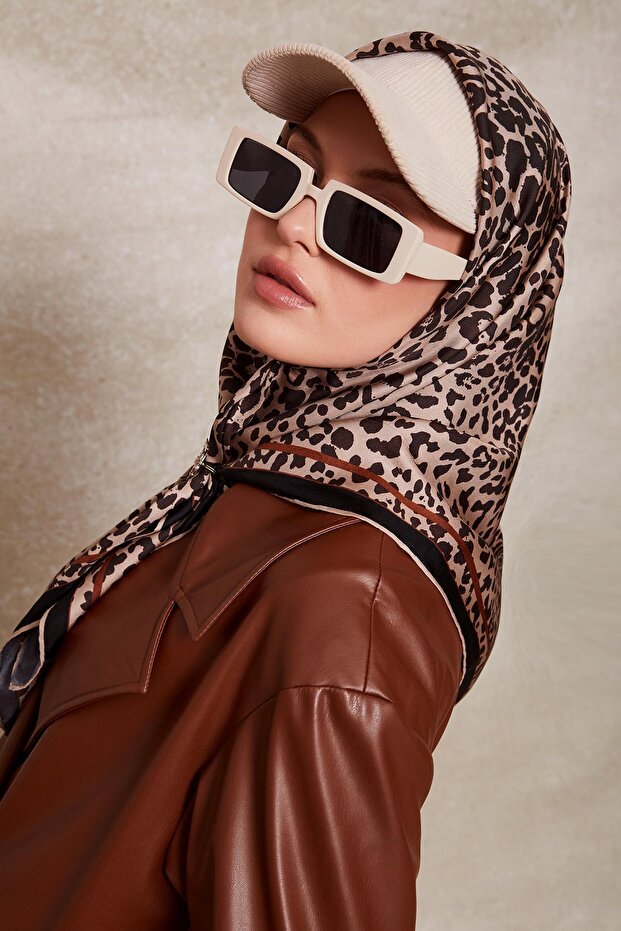 Black Leopard Pattern Twill Silk Scarf - 2