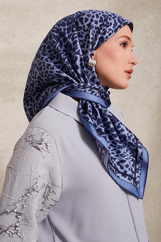 وشاح حريري من التويل بنمط الفهد الأزرق - 1