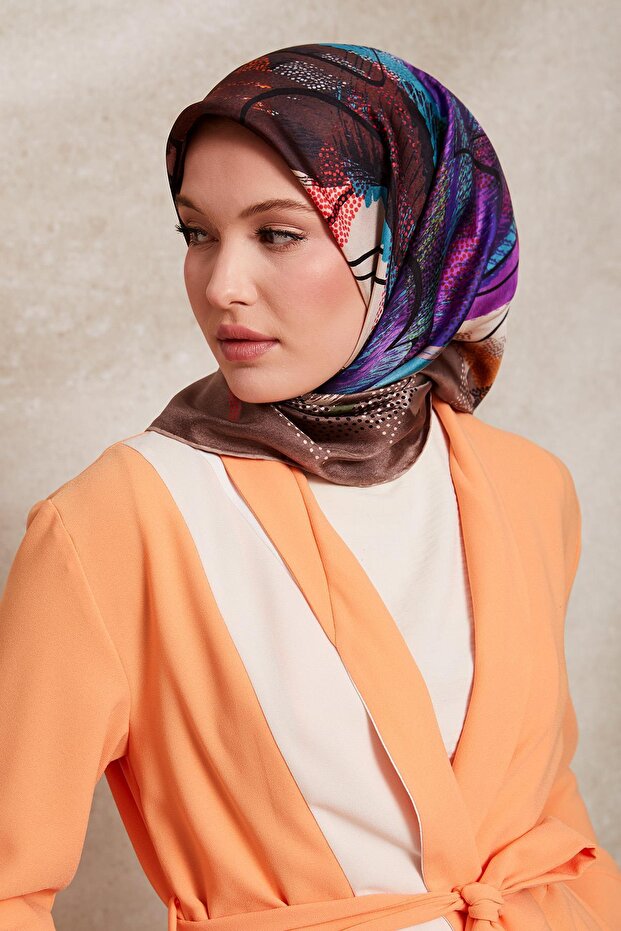 وشاح حريري بنمط بقع مختلطة باللون البني - 2