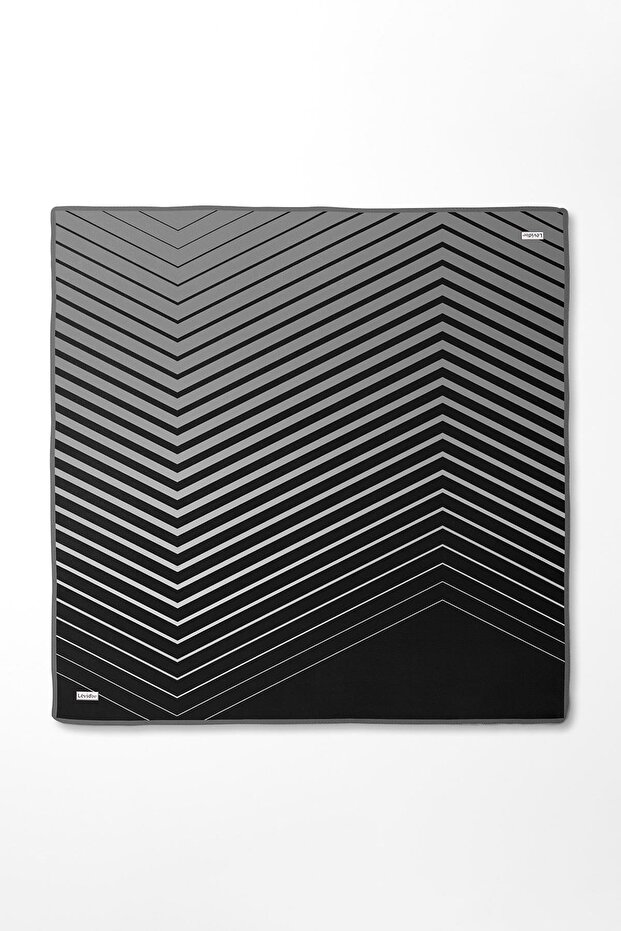 وشاح حريري منقوش بخطوط رمادية - 3