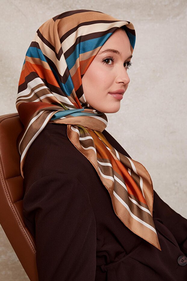 وشاح حريري من نسيج قطني طويل بنمط مربع من المنك - 2