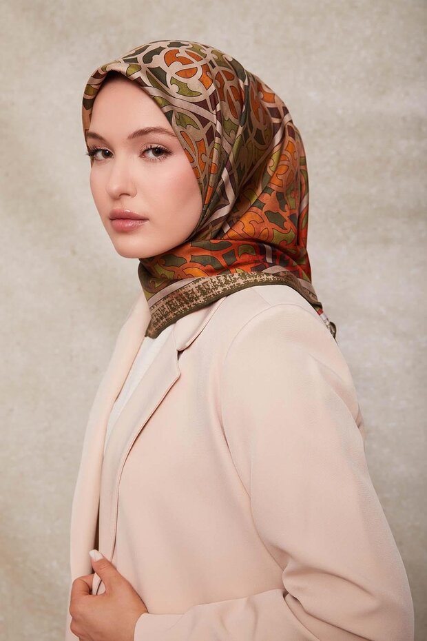 وشاح حريري بنمط فيكتور أخضر - 2