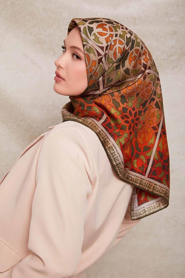 وشاح حريري بنمط فيكتور أخضر - 1