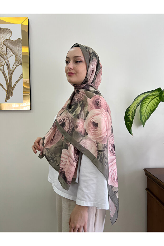 شال قطني ناعم بنقشة الورد باللون الكاكي