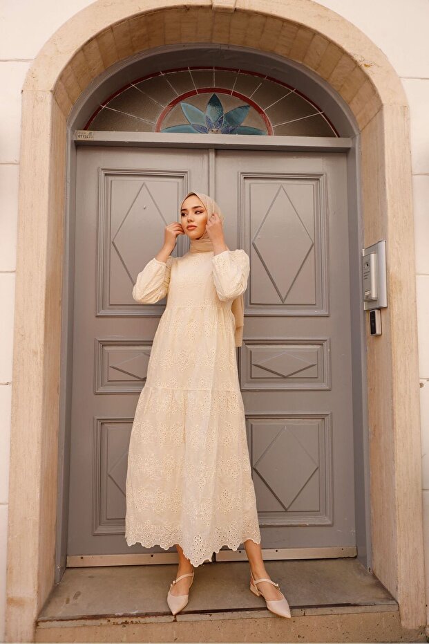 Rochie lungă de damă din dantelă brodată, crem - 3