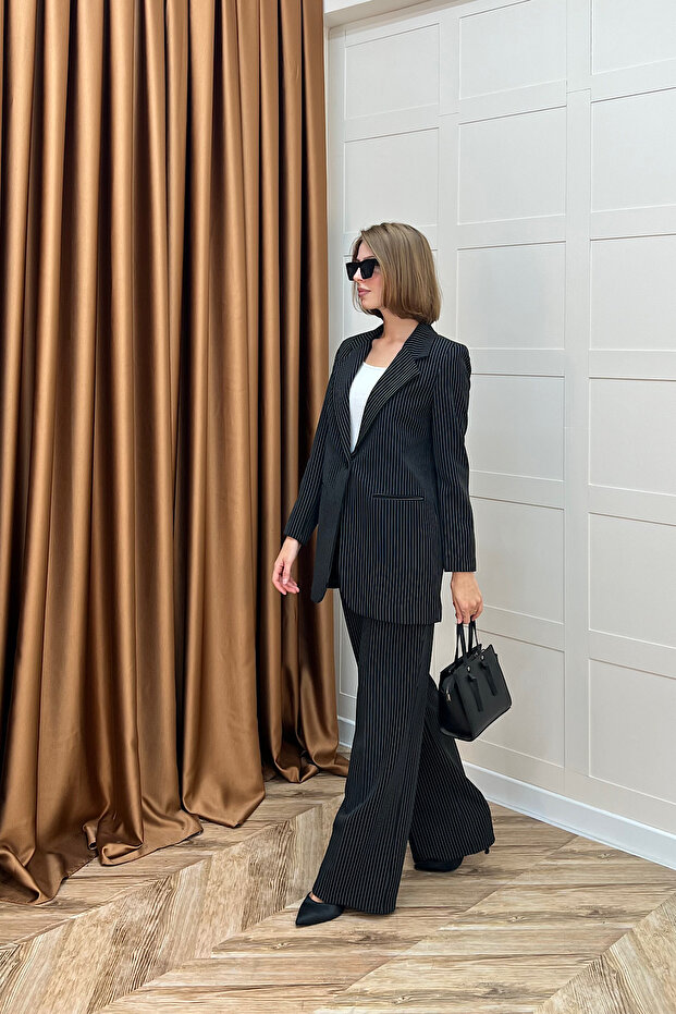 طقم سترة مخططة باللون الأسود - 3