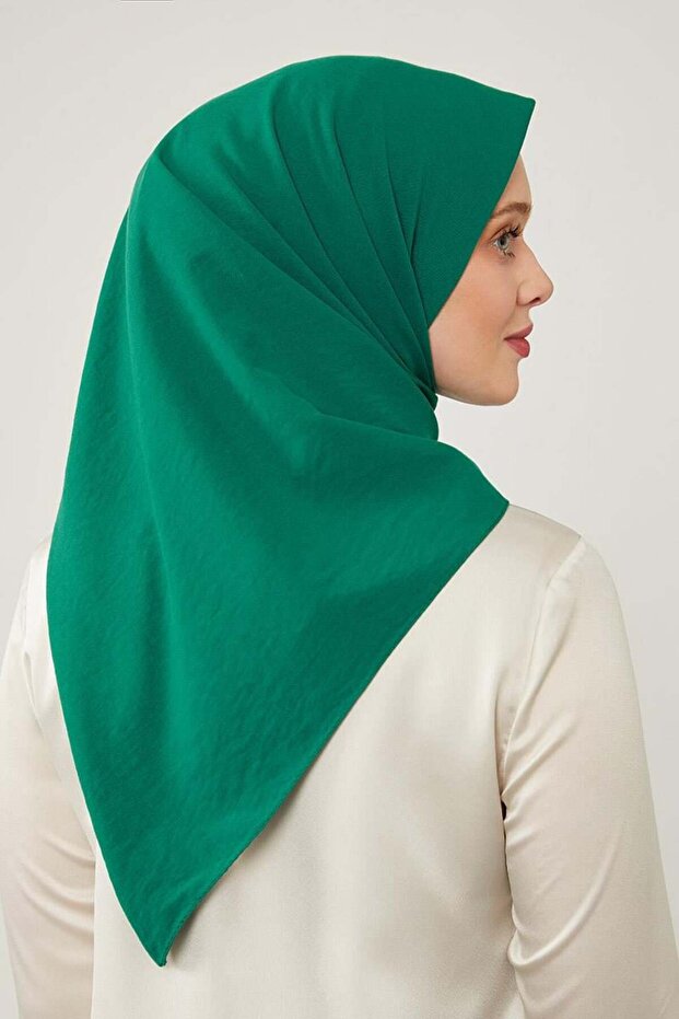 وشاح مربع من القطن باللون الأخضر الداكن من كاز