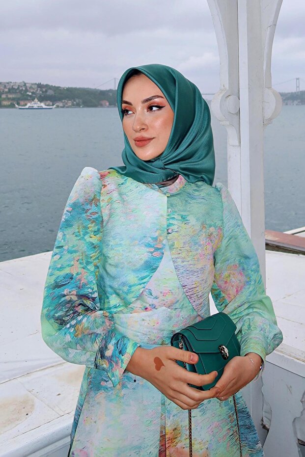 وشاح حريري من نسيج التويل ذو وجهين باللون الأخضر البترولي
