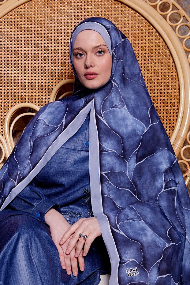 شال ملكي منقوش باللون الأزرق - 1