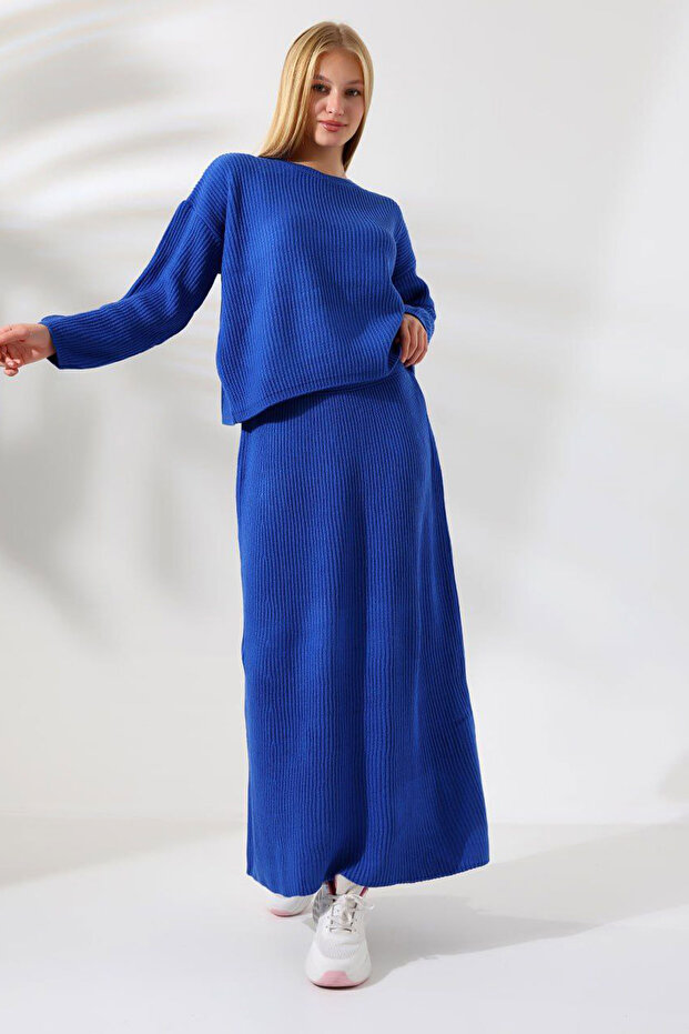 Crew Neck Sweater and Skirt 2-Piece Knitwear Set