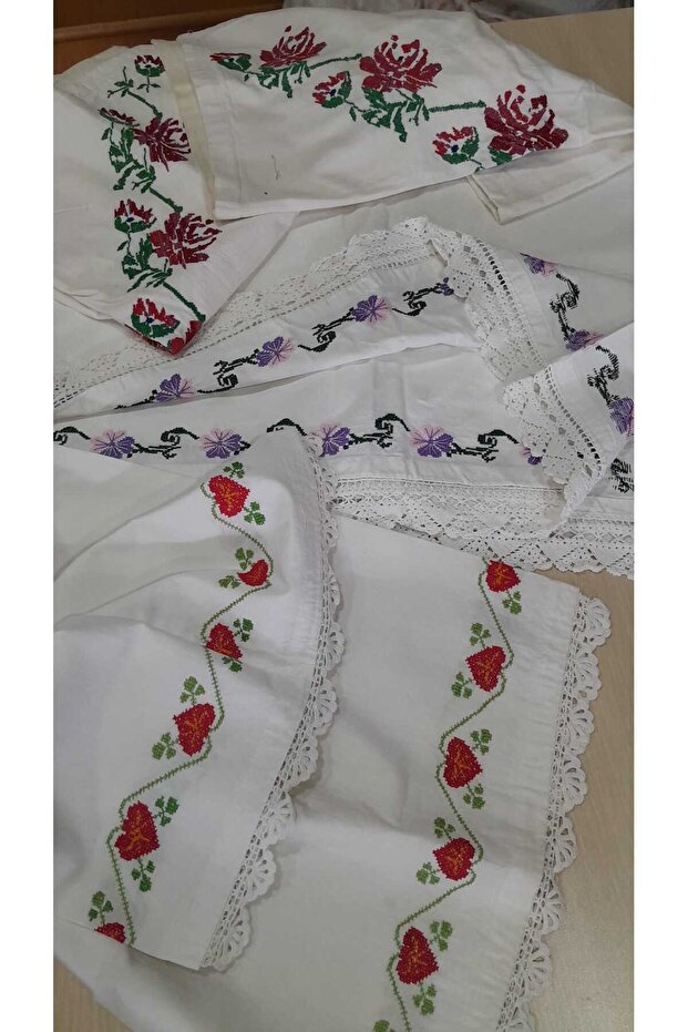 2 Throw Pillows 60*60/100*200.1 Skirt/40*100Cm 1 Strawberry Double-Sided Pillow