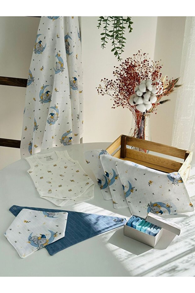 Muslin & Bamboo Newborn Gift Set (Blanket, Handkerchief, Bib, Bodysuit, Socks)