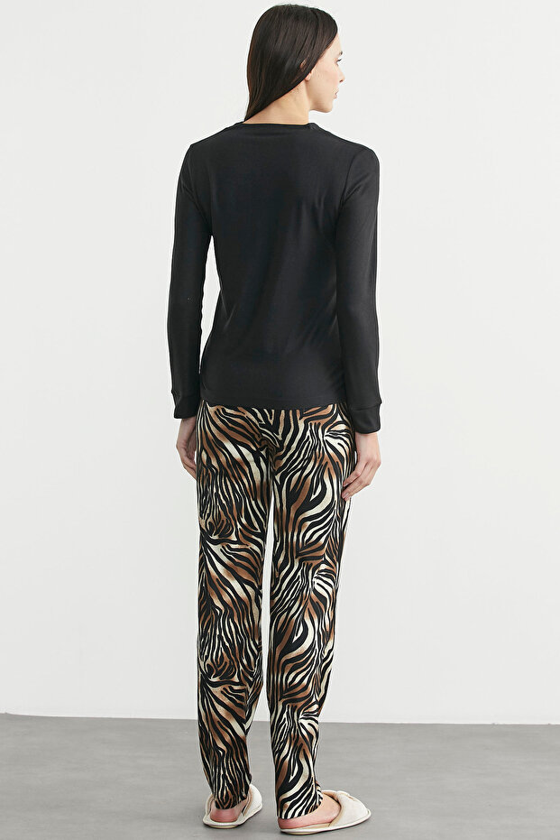 طقم بيجامة بطبعة الفهد - أسود - 6