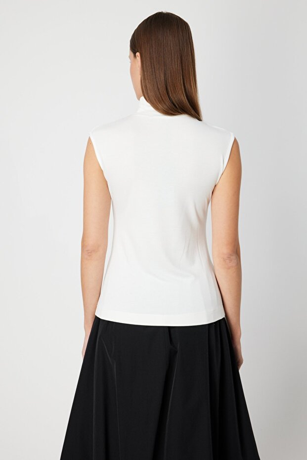 بلوزة أساسية بدون أكمام بياقة واقفة - 5