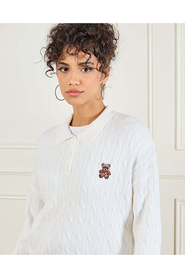 بلوفر نسائي عاجي اللون ذو ياقة - 4