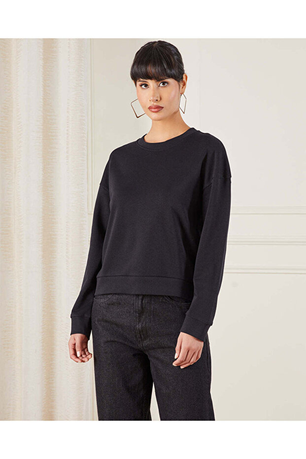 Women Black Basic Crew Neck Sweatshirt