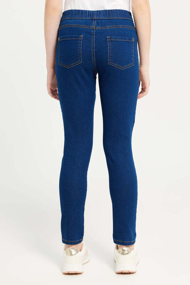 بنطلون جينز ضيق أساسي بلون أزرق داكن للفتيات الكبيرات - 3