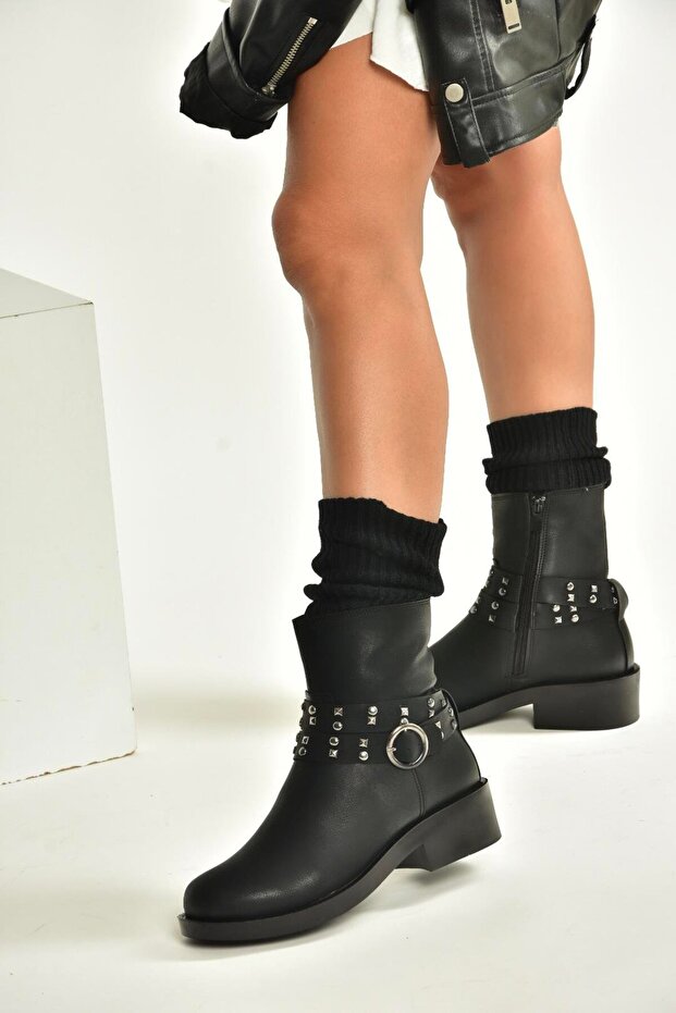 V674121209 Black Low Heeled Zippered Women's Boots