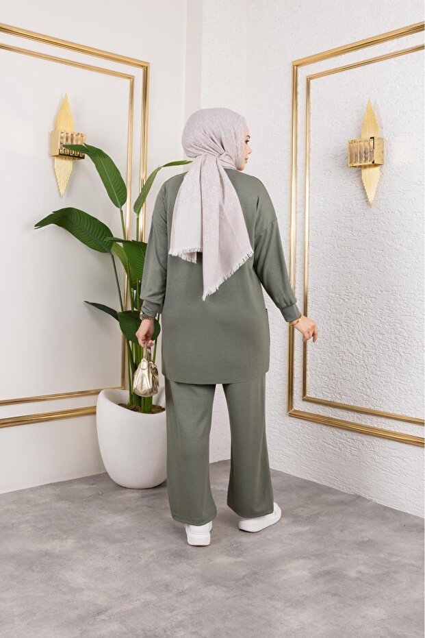 طقم مكون من قطعتين مريح وأنيق مع بنطلون من القطن والفسكوز
