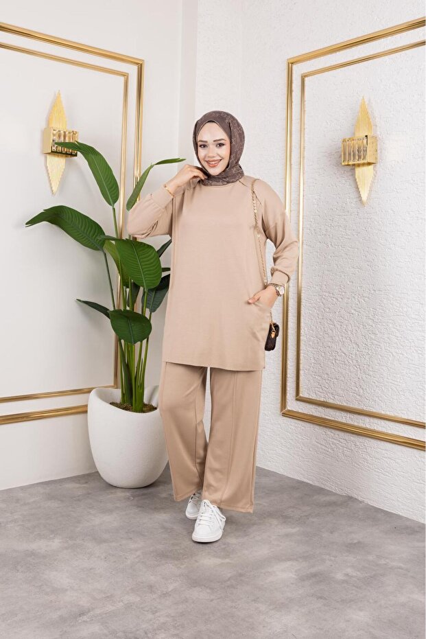 طقم مكون من قطعتين مريح وأنيق مع بنطلون من القطن والفسكوز