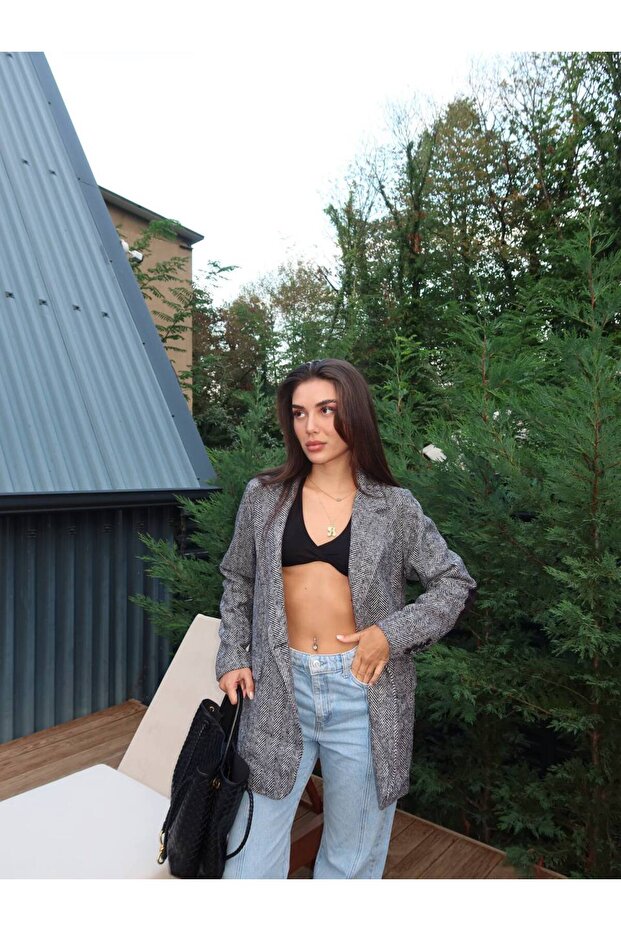 سترة بليزر بصف أزرار واحد ومزينة بتفاصيل على الكوع - 8