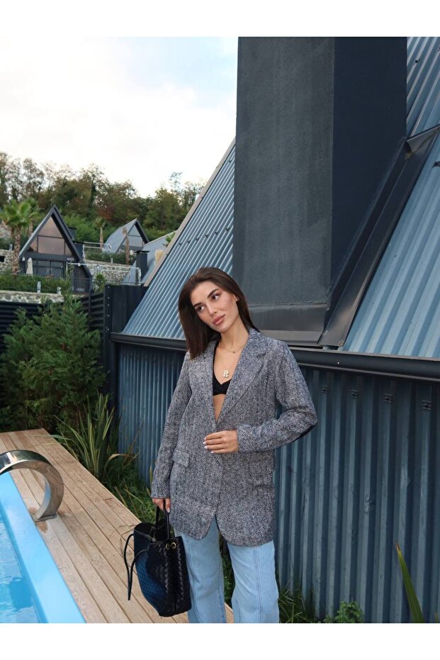 سترة بليزر بصف أزرار واحد ومزينة بتفاصيل على الكوع - 2