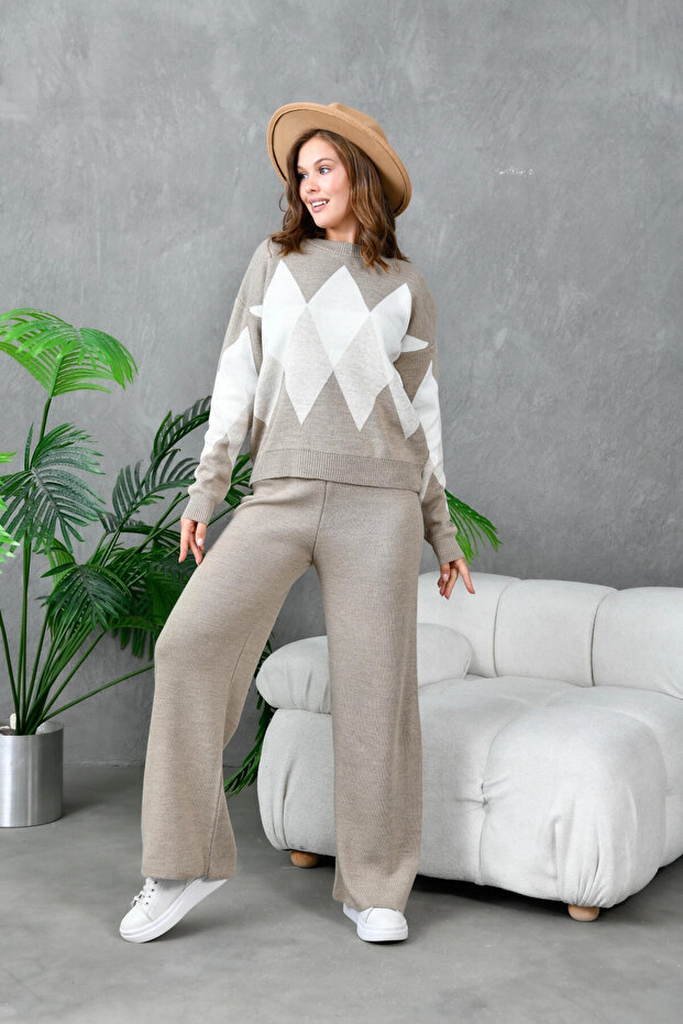 Women's Light Taupe Crew Neck Diamond Pattern Sweater and Pants Knitwear Set