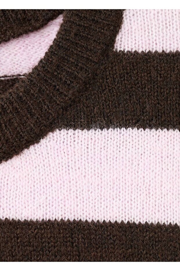 Çizgili triko kazak - 7