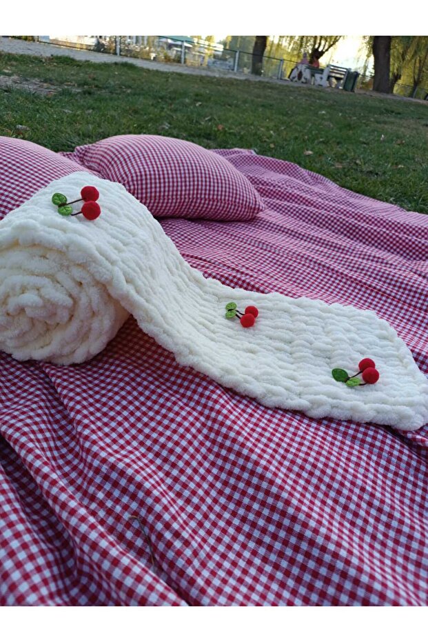Kirazlı Peluş Örme Atkı - 1