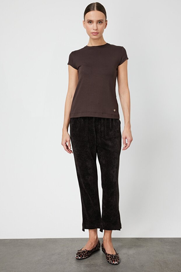 بلوزة أساسية بأكمام قصيرة ورقبة دائرية - 4