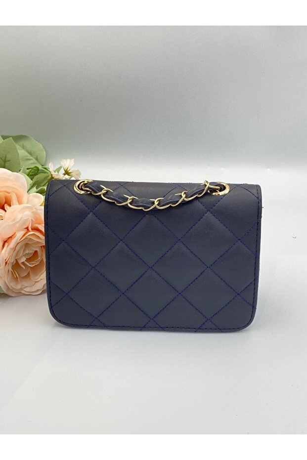 حقيبة جلدية سوداء منقوشة بالألماس - 3