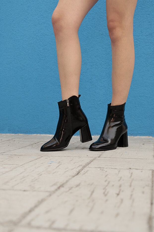 Ökçeli Kadın Bot - 8