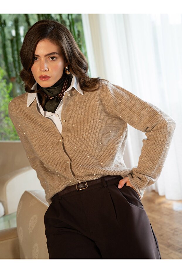 Pearl Detailed Crew Neck Buttoned Knitwear Cardigan - Mink -