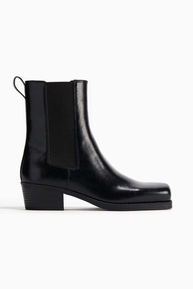 Square-toe Chelsea boots
