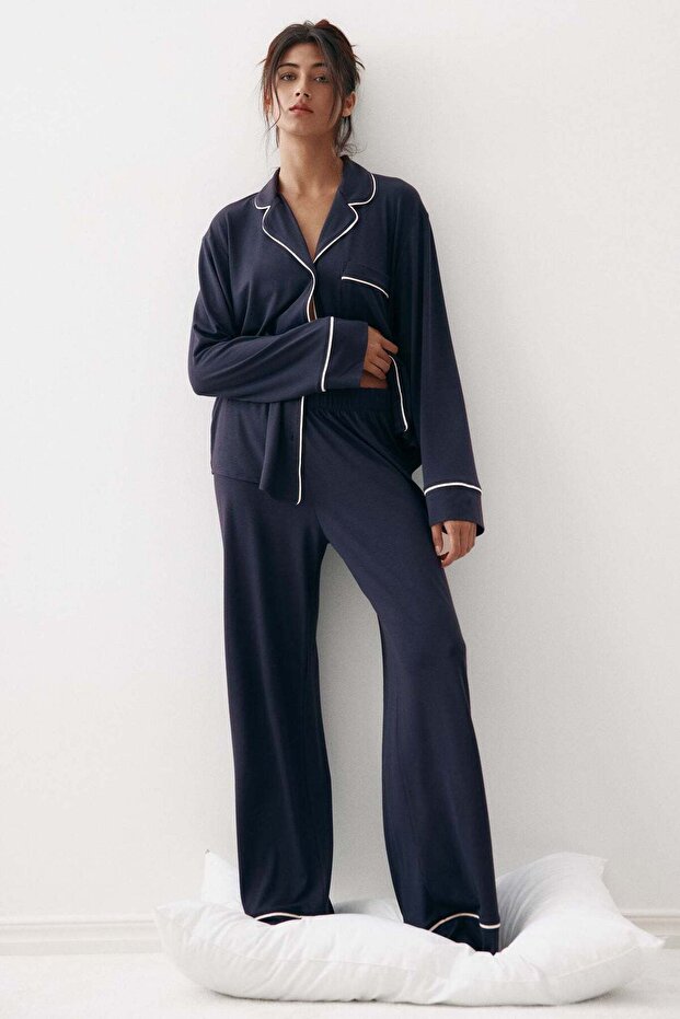 Pyjama shirt and bottoms