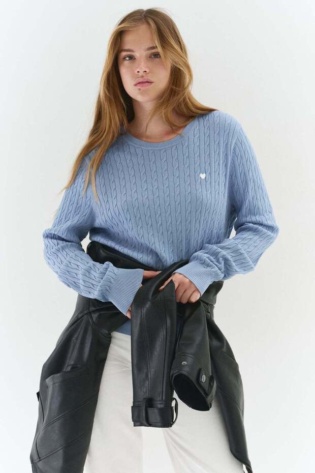 Cable-knit jumper