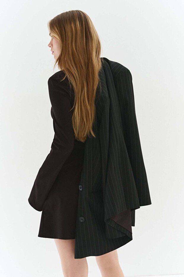 فستان ذو رقبة مربعة - 4