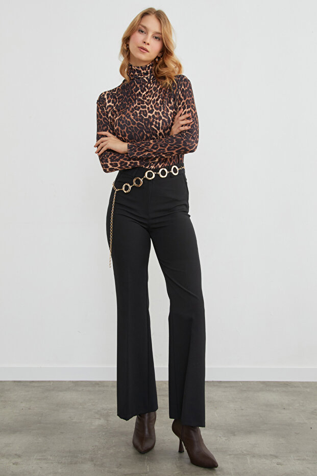 بلوزة بنقشة الفهد ياقة مرتفعة متوسطة الطول منسدل - 4