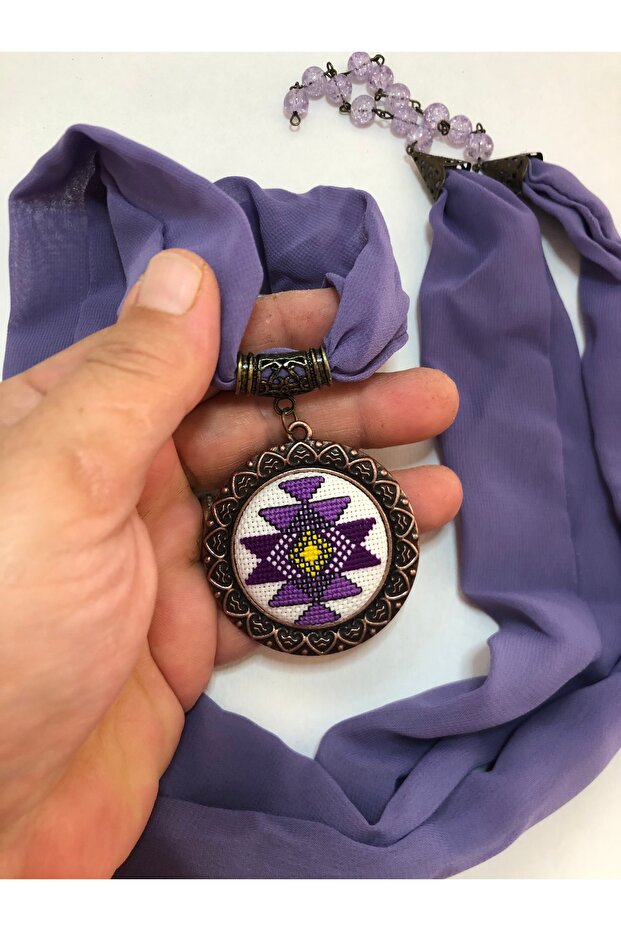 Kanaviçe İşlemeli Fular Kolye - 4