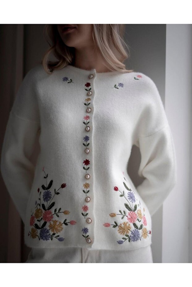 Floral Embroidered Pearl Buttoned Cardigan