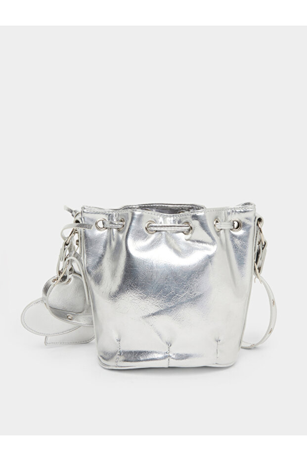 حقيبة دلو مرصعة بالمعدن برباط - 2