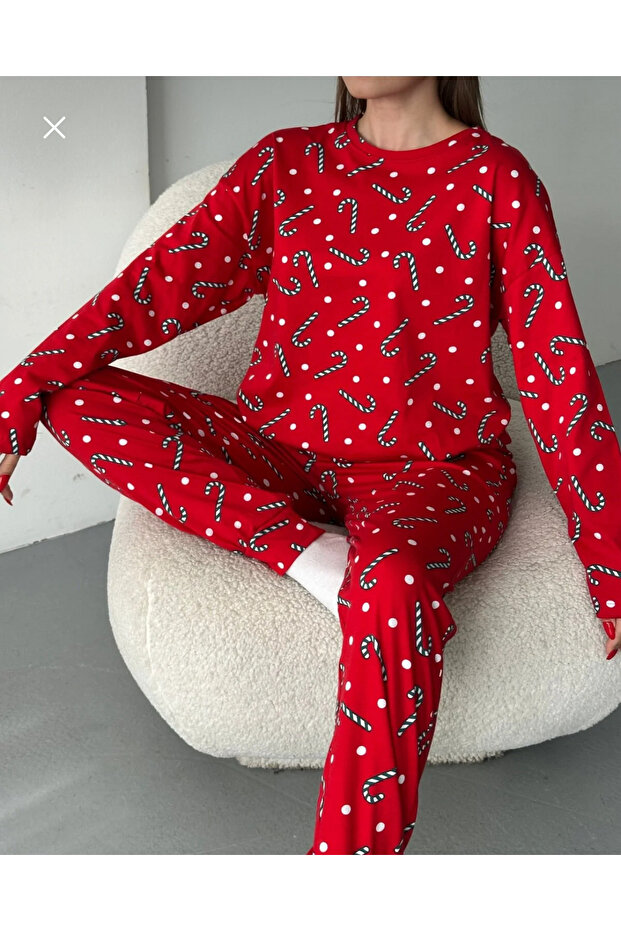 طقم بيجامة منقوشة من بستون كاندي باللون الأحمر - 3