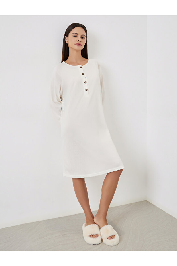 Round Neck Buttoned Nightdress