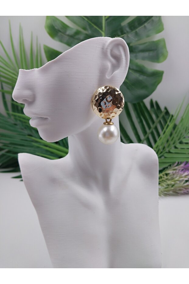 Round Gold Plate Detailed Pearl Earrings