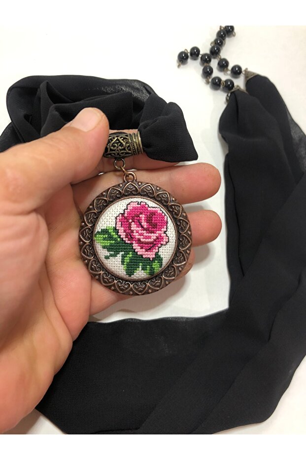 Kanaviçe İşlemeli Fular Kolye - 4