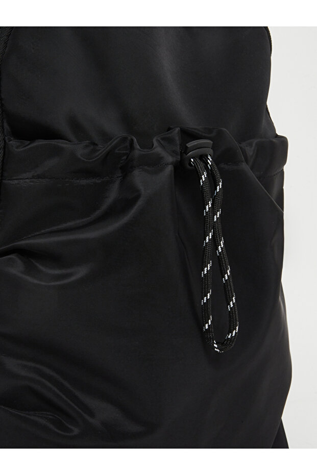 حقيبة ظهر من النايلون الأسود برباط - 4