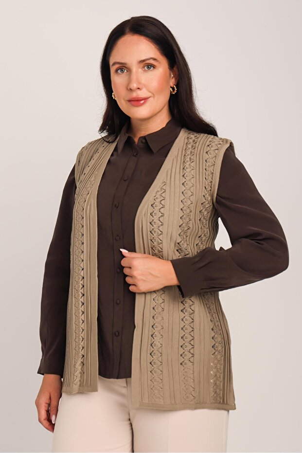 Women's Sand Lace Pattern Embroidered Mercerized Knitwear Mother Vest
