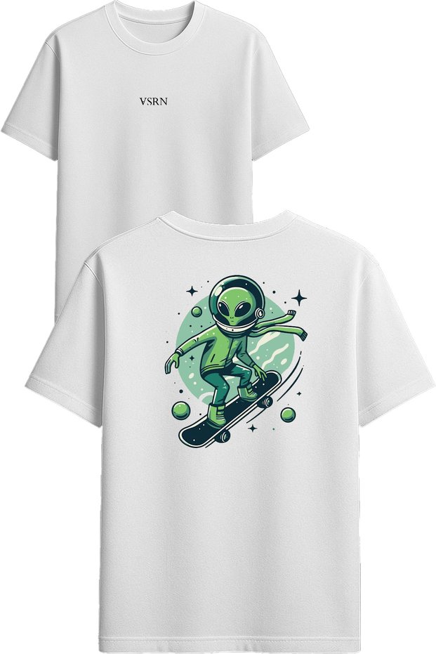 تي شيرت Alien Skateboarder Design مطبوع أبيض قصة فضفاضة